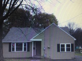 225 Millen Dr, North Syracuse, NY 13212