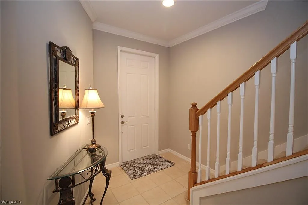 Building Photo - 9802 Foxhall Way #3