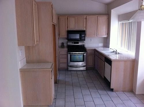 5th image of 14920 Brown Ln