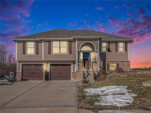 1704 NE 197th Ct, Smithville, MO 64089