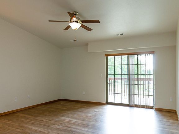 3rd image of 621 Lilac St APT 10