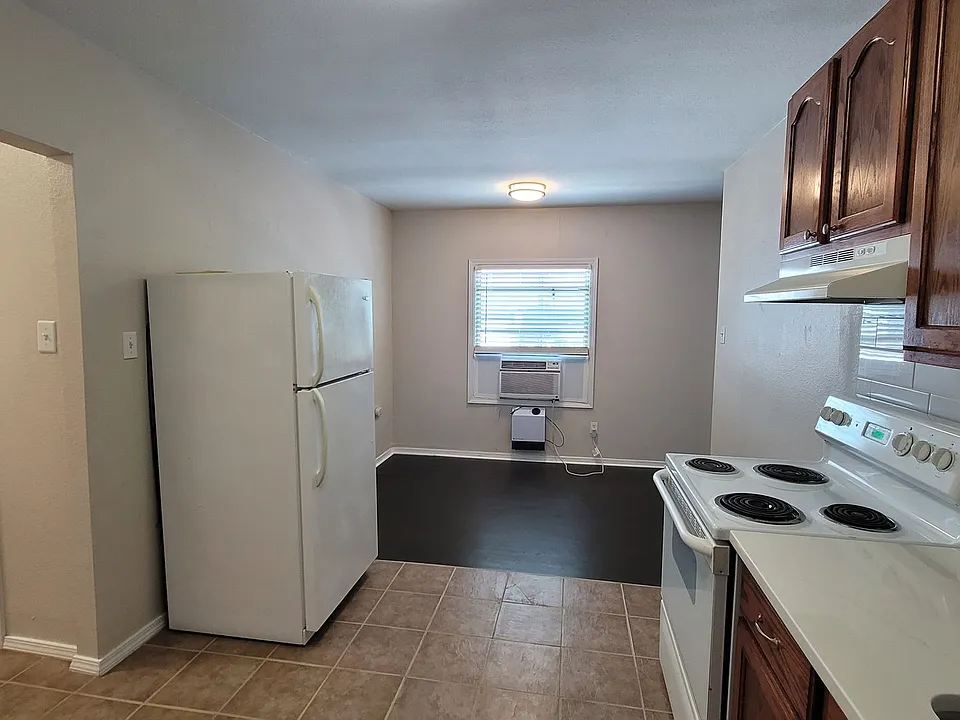 137 E Norwood Ct