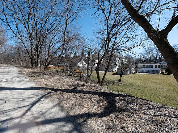 3rd image of 138 W Windsor Ave