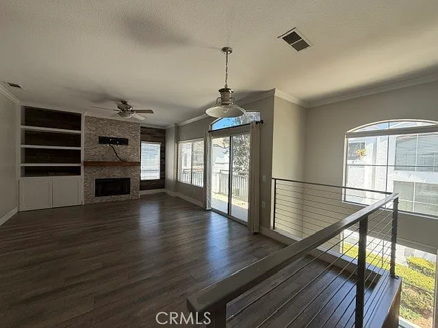 3 bed, 1217 sqft, $3,975 — Photo 3