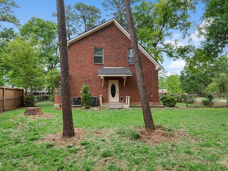 14151 Buckingham Ln — Photo 36