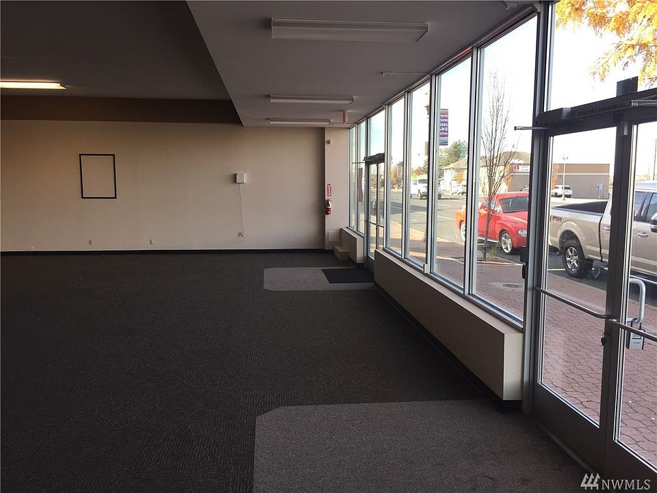 2nd image of 301 W Broadway Ave