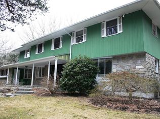 17 Meadow Ln, Norwich, CT 06360