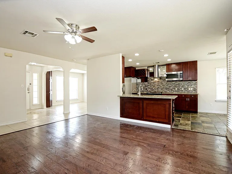 20601 Camel Back St — Photo 9