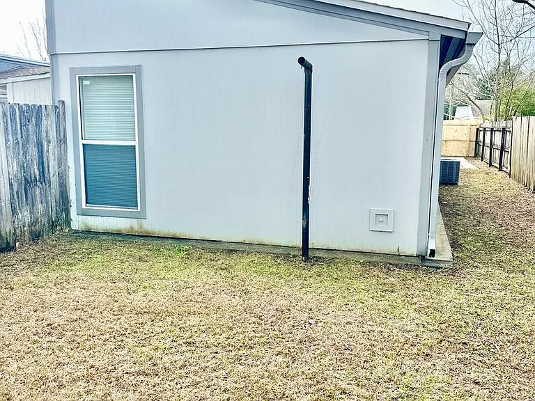 611 Carnathan Ct — Photo 15