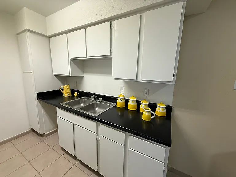 Villa Nueva Apartments — Photo 14