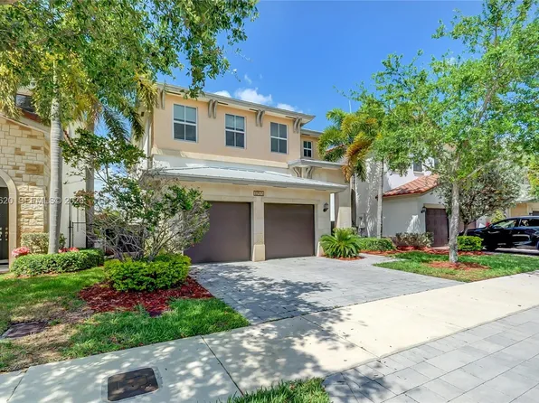 10555 NW 69th Ter, Doral, FL 33178