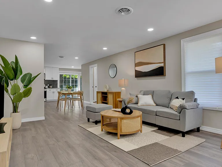 18 Montrose Dr — Photo 7