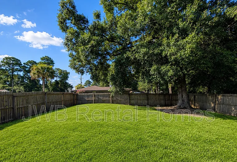 8410 Maple St — Photo 13