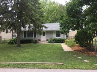 102 S Heather Dr, Crystal Lake, IL 60014