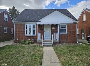 27109 Leroy St, Roseville, MI 48066