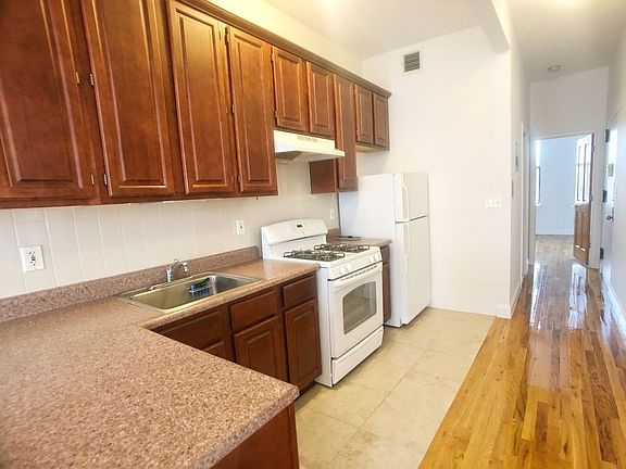 3rd image of 75 W 131st St APT 2