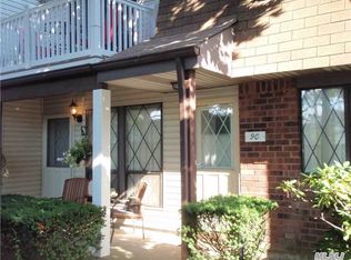 90 Cambridge Dr W, Copiague, NY 11726