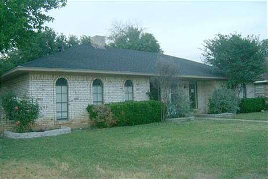 1st image of 15 Whispering Ln