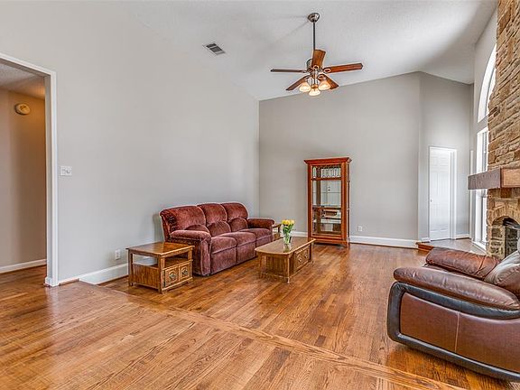 5th image of 3806 Barrington Dr