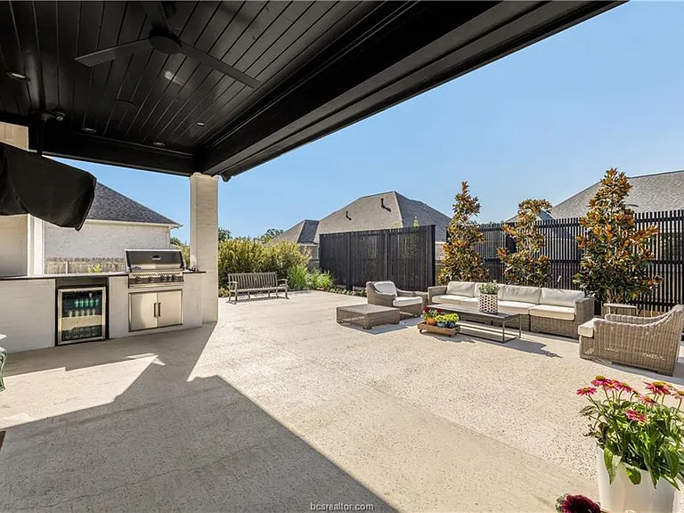 2033 Pebble Bend Dr — Photo 10