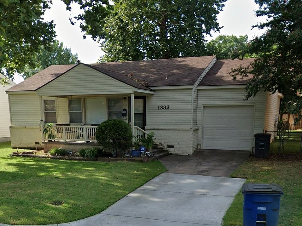 2nd image of 1332 E 45th Pl