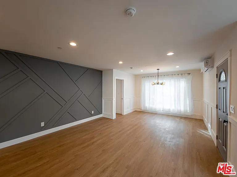 94 S Vinedo Ave — Photo 7