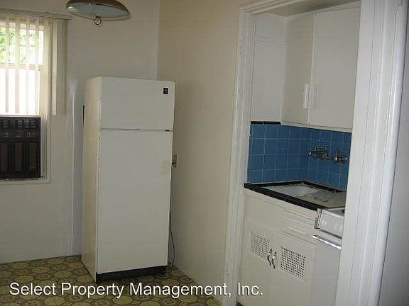 4th image of 2330 Capitol Ave APT 6