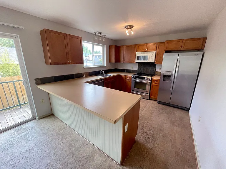 5011 N Syracuse St #B — Photo 2
