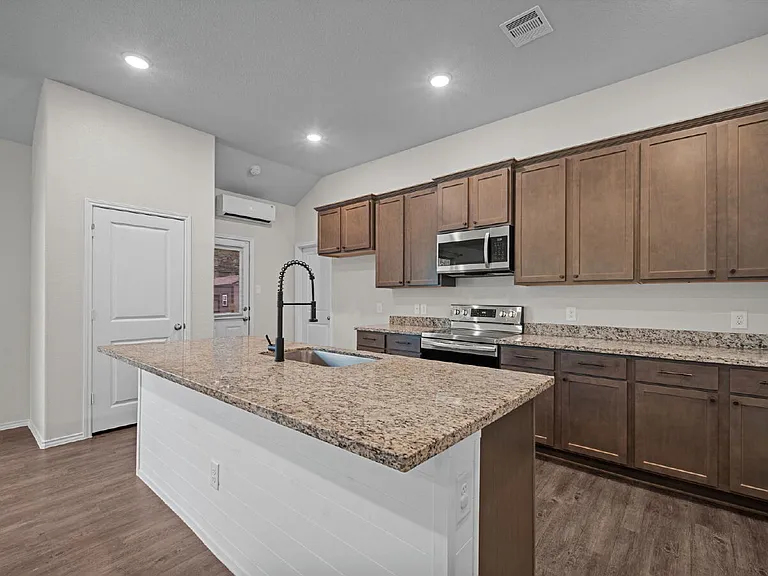 709 Little River Dr — Photo 4