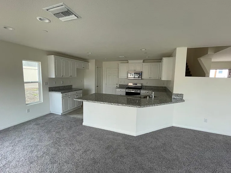 7709 Manor Dr — Photo 4