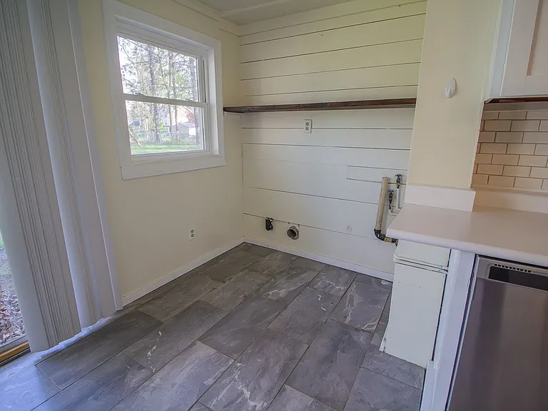 934 Mohegan Rd — Photo 12