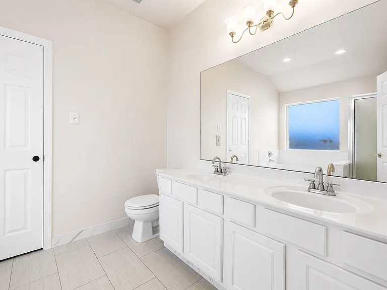 2719 Riverhollow Ln — Photo 2
