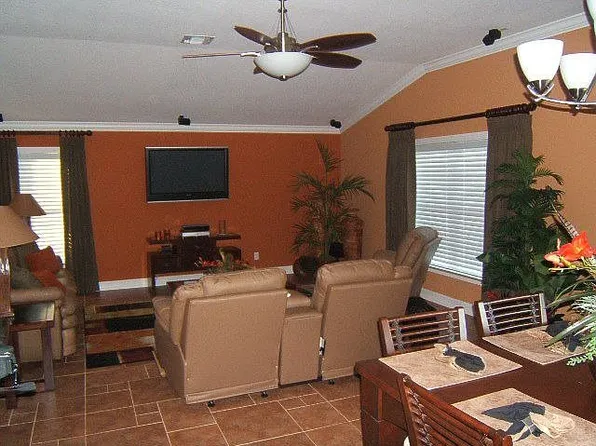 2062 SW Hampshire Ln, Port Saint Lucie, FL 34953