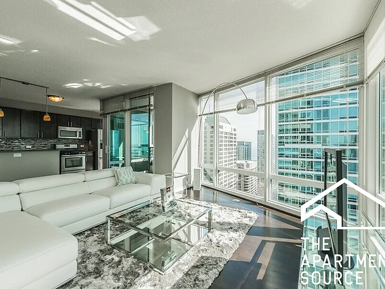 345 E Ohio St #3BR3BA — Photo 3