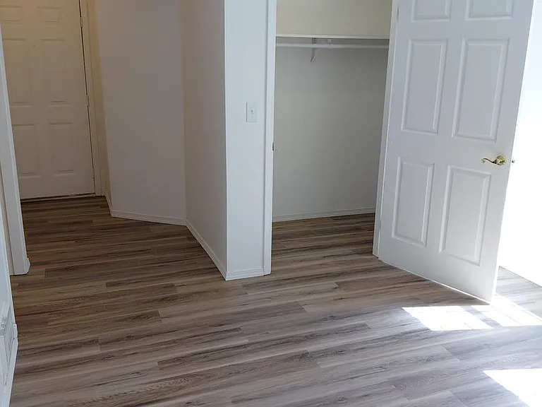 133 N Market Blvd — Photo 16