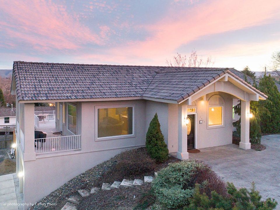 8404 Summitview Avenue