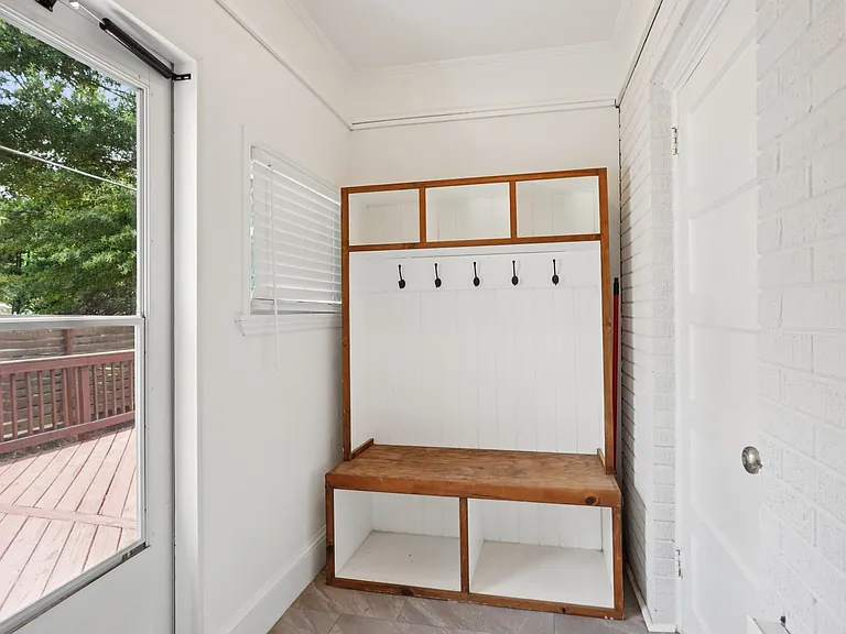 2318 Amesbury Ave — Photo 25