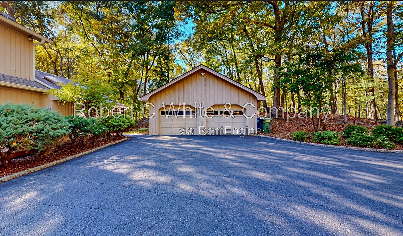 6 bed, 4.5 bath, 4046 sqft, $9,940 — Photo 3