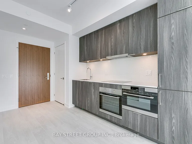 15 Queens Quay E #624 — Photo 7