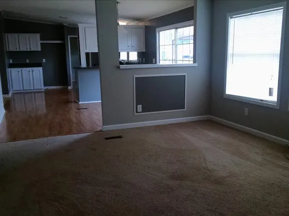 765 E 11th St, Newton, NC 28658