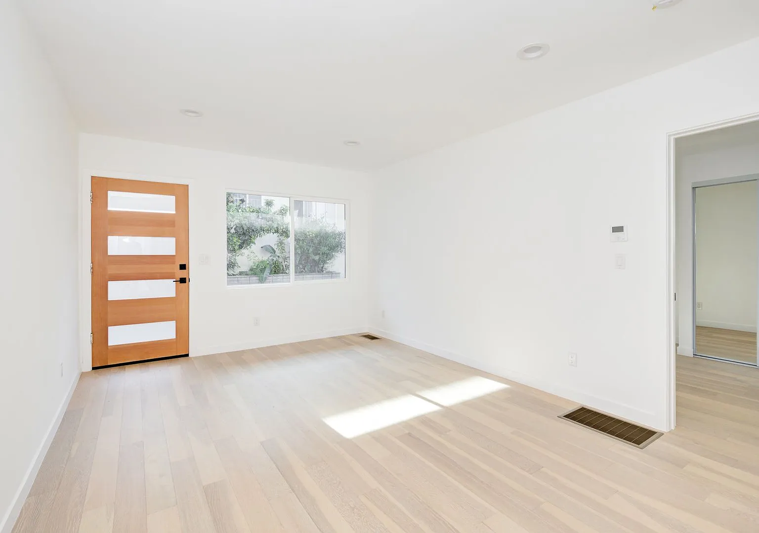 2314 Glendale Blvd — Photo 3