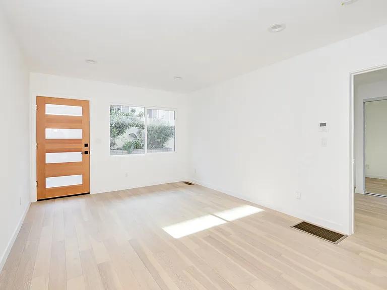 2314 Glendale Blvd — Photo 3