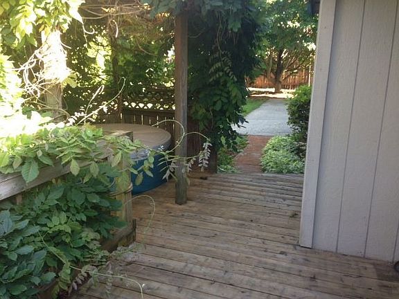 3rd image of 2607 NE 101st Ave