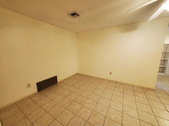 4th image of 4604 NE Columbia Ave