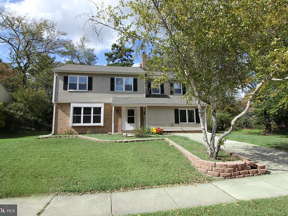 1st image of 81 Lakeside Dr