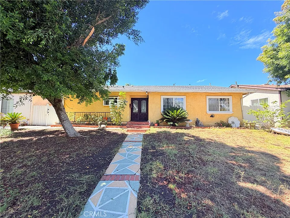 9423 Woodley Ave