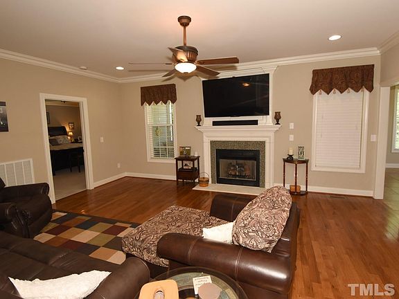 4th image of 33 Summerglow Ct