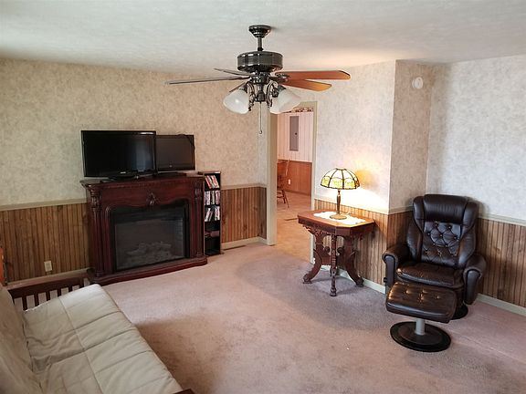 3rd image of 1530 Meadowbrook Dr