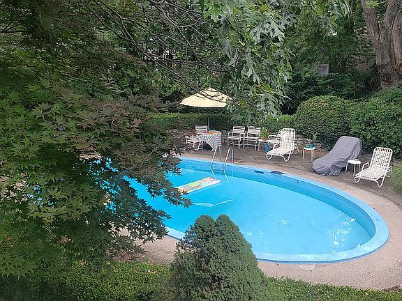 4th image of 2317 Elmwood Dr SE