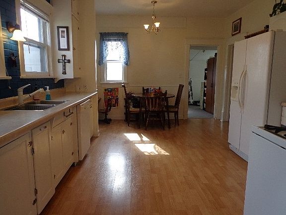 2nd image of 208 S Elm St
